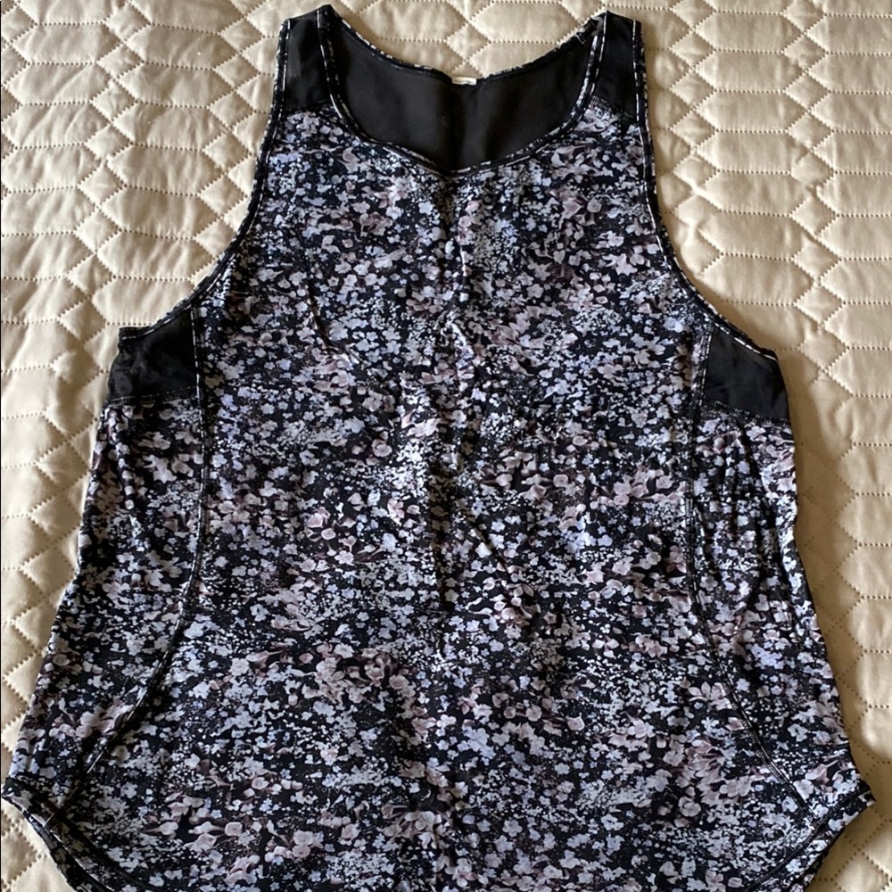 Lululemon athletica Black and Mauve Sleeveless Flowy Sculpt Tank Top size 2